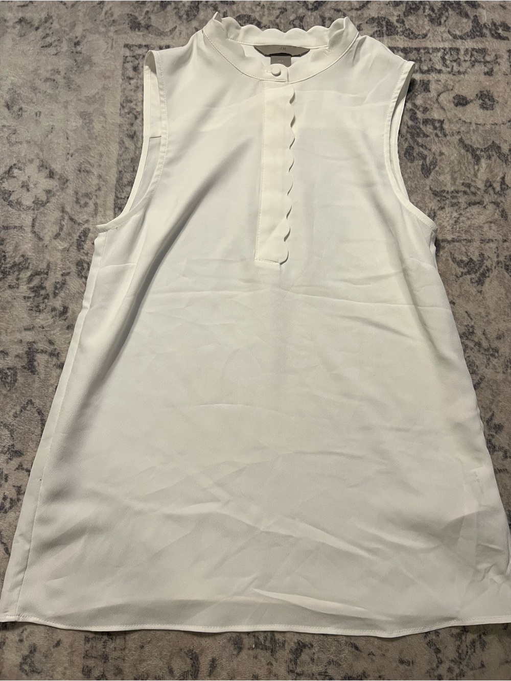 H&M White Sleeveless Scalloped Neck Blouse